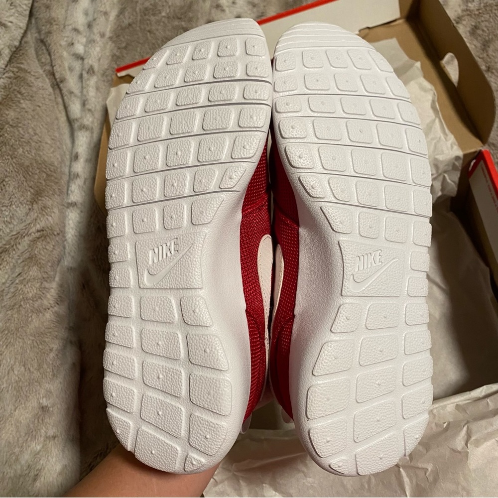 Nike Rosh One GS Size 6Y - Picture 2 of 5